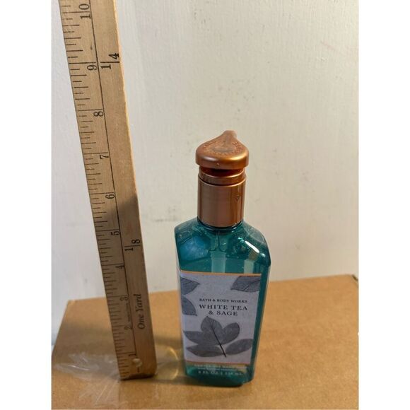 Bath Body White tea & Sage hand soap new - Picture 2 of 3